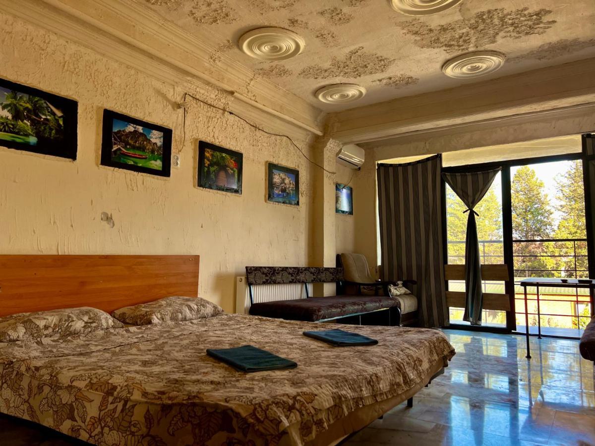 Smile Guesthouse Tbilisi Exterior foto